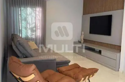 Casa em condomínio fechado com 3 quartos à venda no Granja Marileusa, Uberlândia 