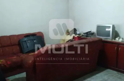 Casa com 3 quartos à venda no Jardim Patrícia, Uberlândia 