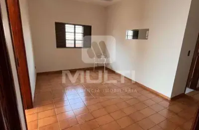 Casa com 4 quartos à venda no Santa Mônica, Uberlândia 