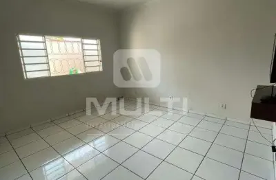 Casa com 3 quartos à venda no Jardim dos Gravatás, Uberlândia 