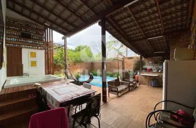 Casa com 3 quartos à venda no Santa Mônica, Uberlândia 