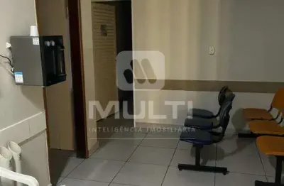 Casa com 3 quartos à venda no Presidente Roosevelt, Uberlândia 
