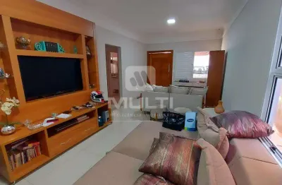 Casa com 3 quartos à venda no Santa Mônica, Uberlândia 