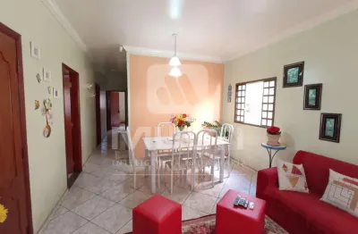 Casa com 3 quartos à venda no Jardim dos Gravatás, Uberlândia 