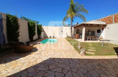 Casa com 3 quartos à venda no Jardim Karaíba, Uberlândia 