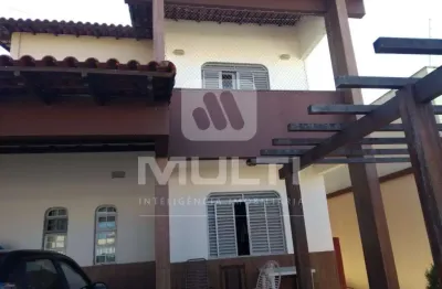 Casa com 3 quartos à venda no Jardim América II, Uberlândia 