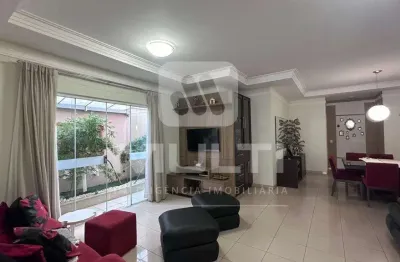 Casa com 4 quartos à venda no Jardim Karaíba, Uberlândia 