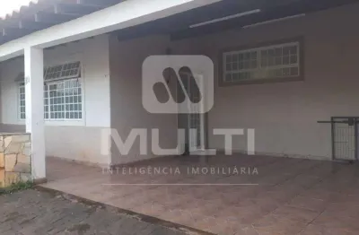 Casa com 3 quartos à venda na Cidade Jardim, Uberlândia 