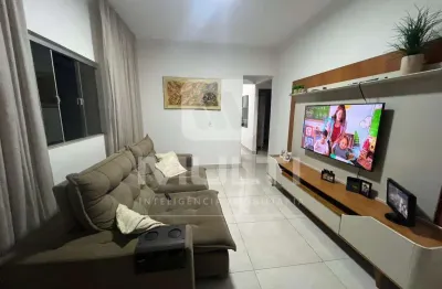 Casa com 3 quartos à venda no Planalto, Uberlândia 