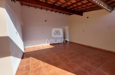 Casa com 3 quartos à venda na Cidade Jardim, Uberlândia 