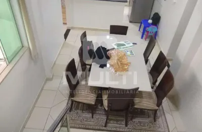 Casa com 5 quartos à venda no Santa Mônica, Uberlândia 