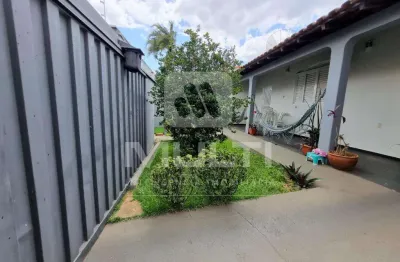 Casa com 3 quartos à venda na Cidade Jardim, Uberlândia 