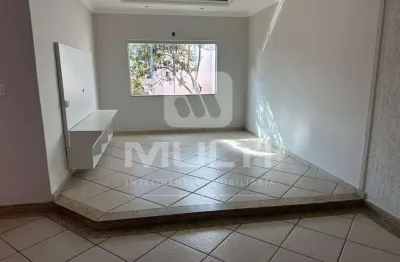 Casa com 3 quartos à venda no Planalto, Uberlândia 