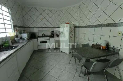 Casa com 4 quartos à venda na Cidade Jardim, Uberlândia 