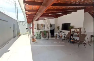 Casa com 3 quartos à venda no Jardim Europa, Uberlândia 