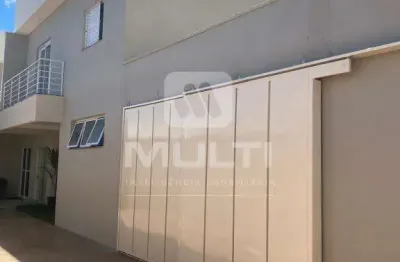Casa com 3 quartos para alugar no Morada da Colina, Uberlândia 