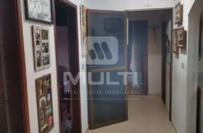 Casa com 3 quartos à venda no Umuarama, Uberlândia 
