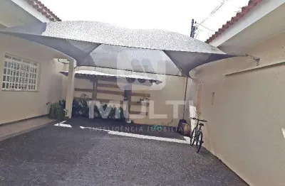 Casa com 3 quartos à venda no Presidente Roosevelt, Uberlândia 