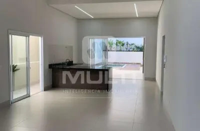 Casa com 3 quartos à venda na Cidade Jardim, Uberlândia 