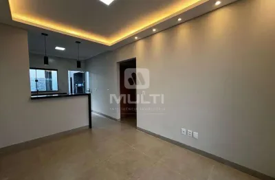 Casa com 3 quartos à venda no Jardim Holanda, Uberlândia 