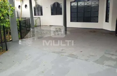 Casa com 4 quartos à venda no Presidente Roosevelt, Uberlândia 