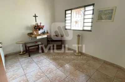 Casa com 3 quartos à venda no Santa Mônica, Uberlândia 