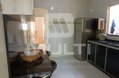 Casa com 3 quartos à venda no Jardim Holanda, Uberlândia 