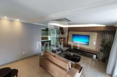 Casa com 3 quartos à venda na Cidade Jardim, Uberlândia 