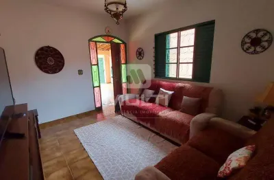 Casa com 8 quartos à venda no Martins, Uberlândia 