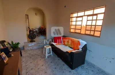 Casa com 3 quartos à venda no Daniel Fonseca, Uberlândia 