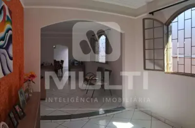 Casa com 3 quartos à venda no Jaraguá, Uberlândia 
