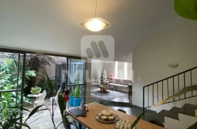 Casa com 3 quartos à venda no Osvaldo Rezende, Uberlândia 