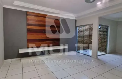 Casa com 3 quartos à venda na Cidade Jardim, Uberlândia 