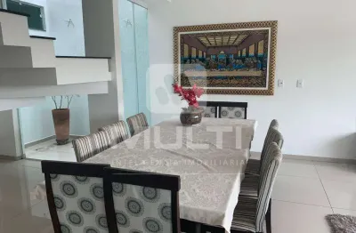 Casa com 3 quartos à venda no Jardim Patrícia, Uberlândia 