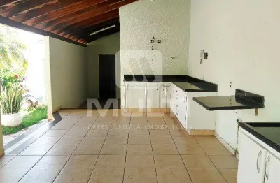 Casa com 4 quartos à venda em Saraiva, Uberlândia 