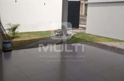 Casa com 3 quartos à venda na Cidade Jardim, Uberlândia 