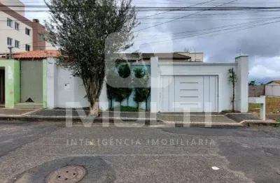 Casa com 3 quartos à venda no Santa Mônica, Uberlândia 
