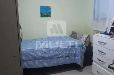 Casa com 3 quartos à venda no Jardim Europa, Uberlândia 