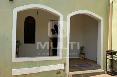 Casa com 3 quartos à venda na Cidade Jardim, Uberlândia 