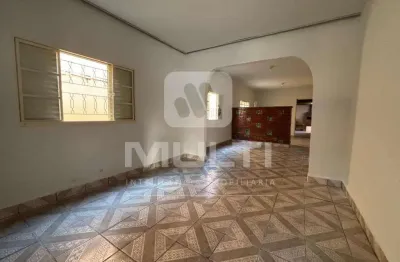 Casa com 3 quartos à venda no Planalto, Uberlândia 