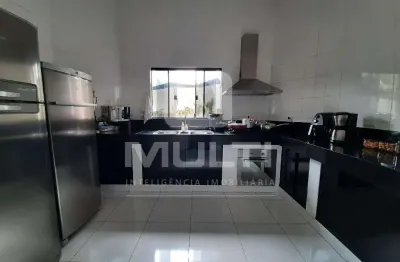 Casa com 3 quartos à venda na Cidade Jardim, Uberlândia 