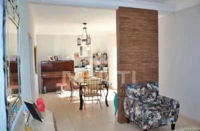 Casa com 3 quartos à venda no Tibery, Uberlândia 