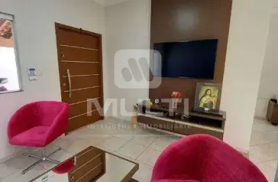 Casa com 3 quartos à venda na Cidade Jardim, Uberlândia 