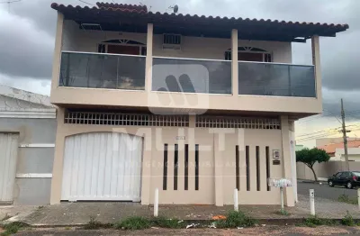 Casa com 4 quartos para alugar no Brasil, Uberlândia 