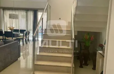 Casa em condomínio fechado com 3 quartos para alugar no Jardins Barcelona, Uberlândia 