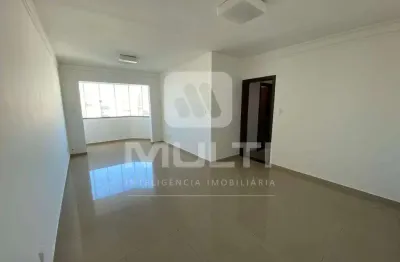 Apartamento com 3 quartos para alugar no Santa Mônica, Uberlândia 