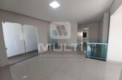Casa com 3 quartos para alugar no Tabajaras, Uberlândia 