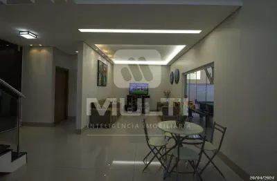 Casa em condomínio fechado com 3 quartos à venda no Aclimação, Uberlândia 