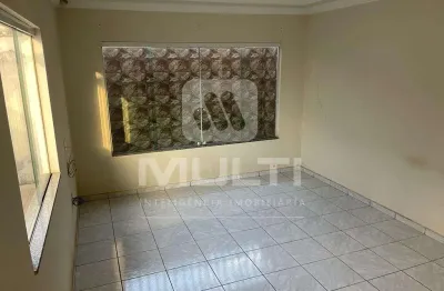 Casa com 3 quartos à venda no Santa Mônica, Uberlândia 