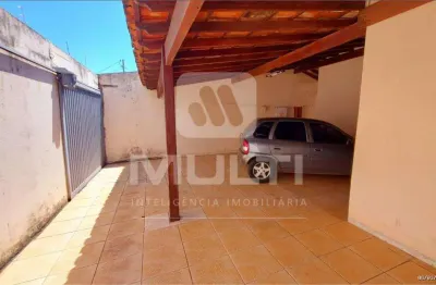 Casa com 3 quartos à venda no Parque Residencial do Camaru, Uberlândia 